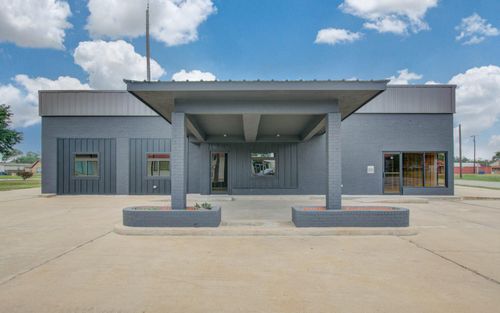 401 E Main St, Eagle Lake, TX, 77434-2533 | Card Image