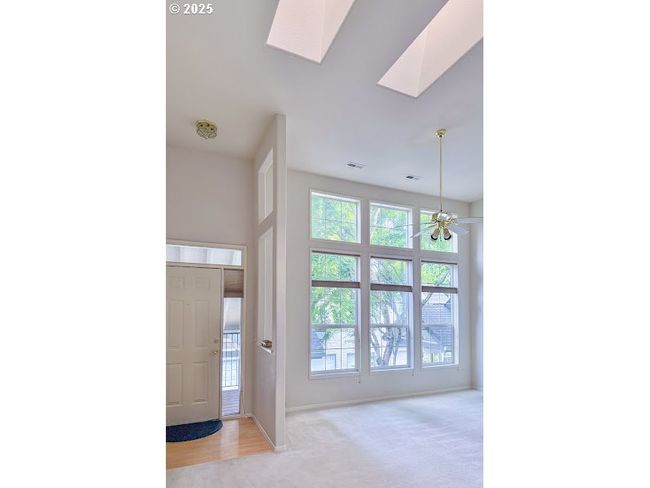 Living Room-Skylight | Image 7