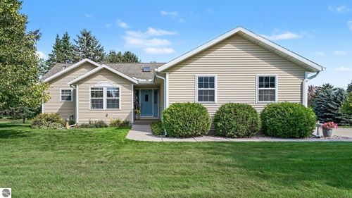 1010 Tee Dr, Lake Isabella, MI, 48893-9351 | Card Image