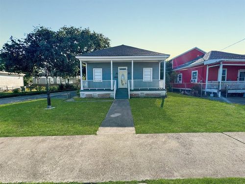 1327 33rd St, Galveston, TX, 77550-4330 | Card Image