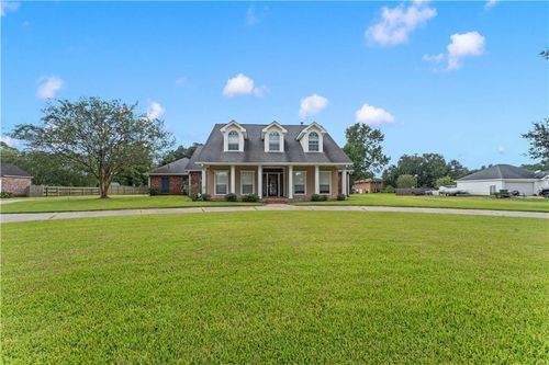 217 W 3rd St, Reserve, LA, 70084-6038 | Card Image