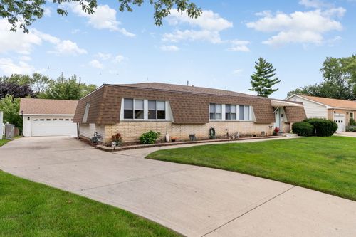 100 Des Plaines Ln, Hoffman Estates, IL, 60169-3307 | Card Image
