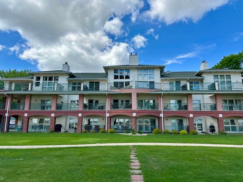 1605 Chalstroms Beach Rd, Okoboji, IA, 51355-2560 | Card Image