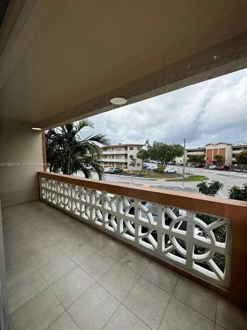 apt-19-11840 Ne 19th Dr, North Miami, FL, 33181-2879 | Card Image