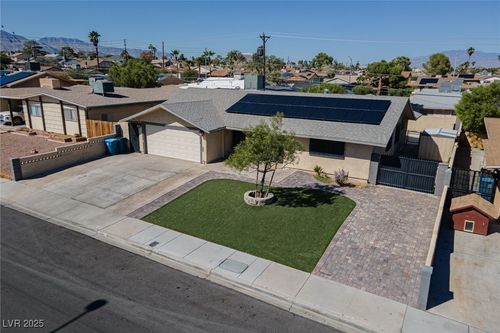 6612 Burgundy Way, Las Vegas, NV, 89107-3377 | Card Image