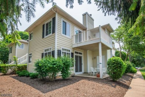 73 Wentworth Rd, Bedminster, NJ, 07921-2007 | Card Image