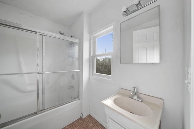 624 N Broad St, Home with 5 bedrooms, 3 bathrooms and 2 parking in Adrian MI | Image 28