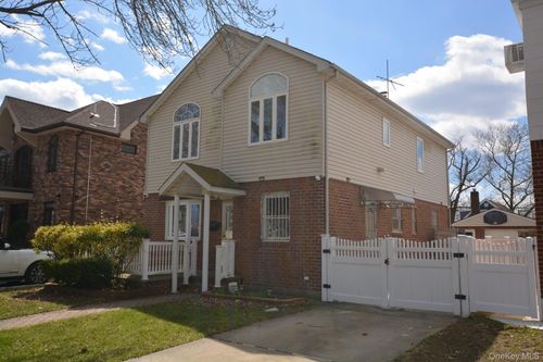 81-32 252nd St, Bellerose, NY, 11426-2530 | Card Image