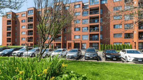 206-3700 Capri Ct, Glenview, IL, 60025-3846 | Card Image