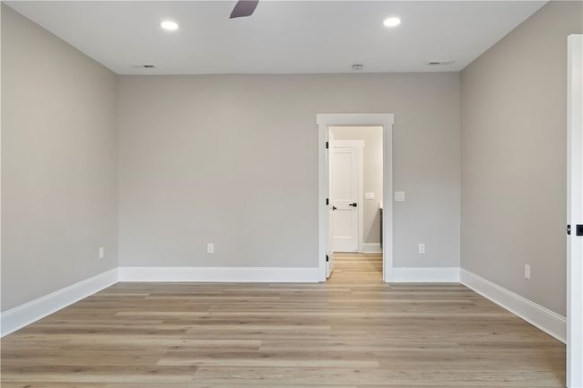 Upstairs bedroom 1. | Image 30