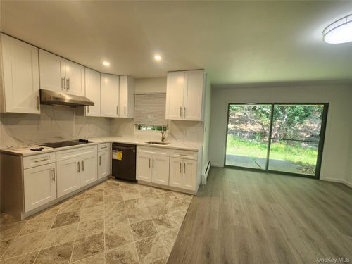 43 Seville Ln, Stony Brook, NY, 11790-3329 | Card Image