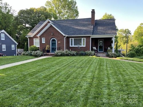 628 W 8th St, Newton, NC, 28658-3817 | Card Image