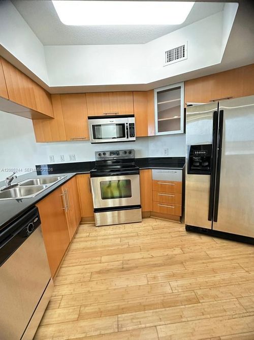 3115-1750 N Bayshore Dr, Miami, FL, 33132-3212 | Card Image