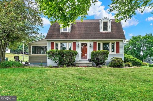 200 Evergreen Ln, YORK, PA, 17408-6015 | Card Image