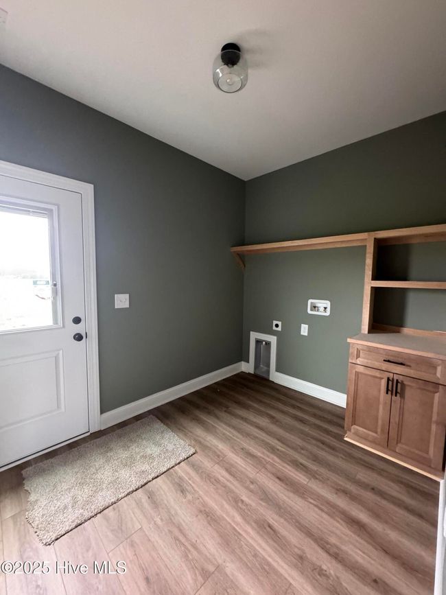 Laundry Room | Image 13