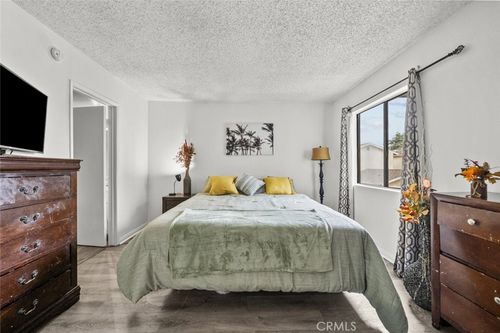 34-8801 Willis Ave, Panorama City, CA, 91402-5964 | Card Image