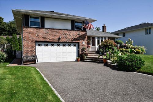 11 Southview Ct, Carle Place, NY, 11514-1418 | Card Image
