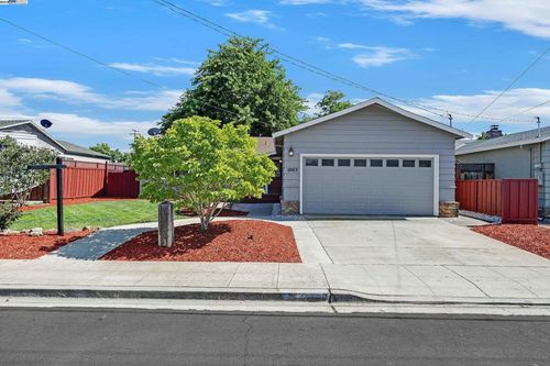 1063 Via Madrid, Livermore, CA, 94550-5427 | Card Image