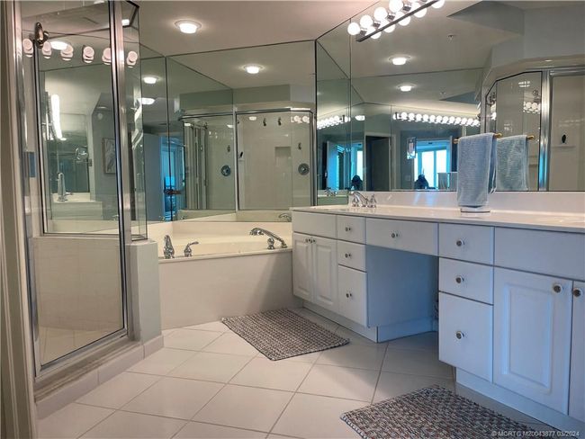 APT-303 - 8600 Ocean Dr, Condo with 3 bedrooms, 3 bathrooms and null parking in Jensen Beach FL | Image 19