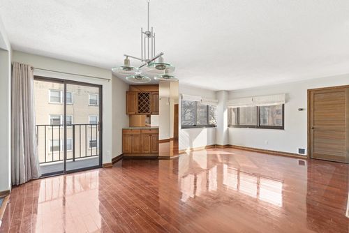 3e-1633 N Prospect Avenue, Milwaukee, WI, 53202 | Card Image