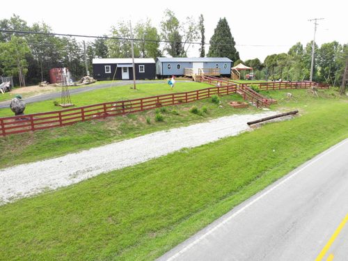 14 Manor Dr, Beattyville, KY, 41311-9083 | Card Image