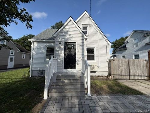 60 Center Ave, Bay Shore, NY, 11706-7202 | Card Image