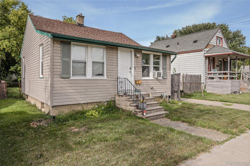 7275 Chalmers Ave, Warren, MI, 48091-3073 | Card Image