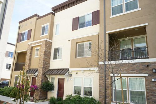 18 Larry Beard Dr, South El Monte, CA, 91733-4403 | Card Image