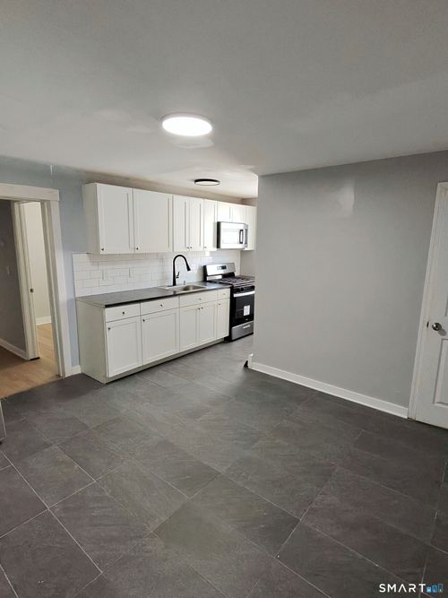 2l-982 Pembroke Street, Bridgeport, CT, 06608 | Card Image