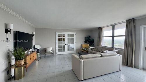 812-9225 Collins Ave, Surfside, FL, 33154-3039 | Card Image