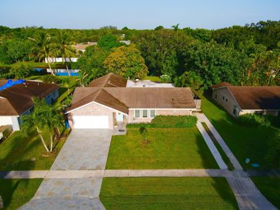 Beautiful home with a paradise backyard ans lake view, with no HOA | Image 1