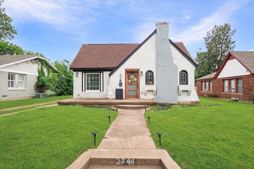 2744 Catherine St, Dallas, TX, 75211-5221 | Card Image