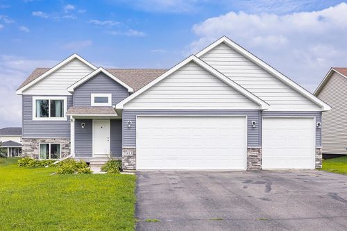 933 Cobblestone Ln, Belle Plaine, MN, 56011-5124 | Card Image