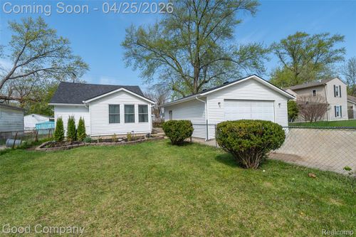 28457 Fairfax St, Southfield, MI, 48076-3029 | Card Image