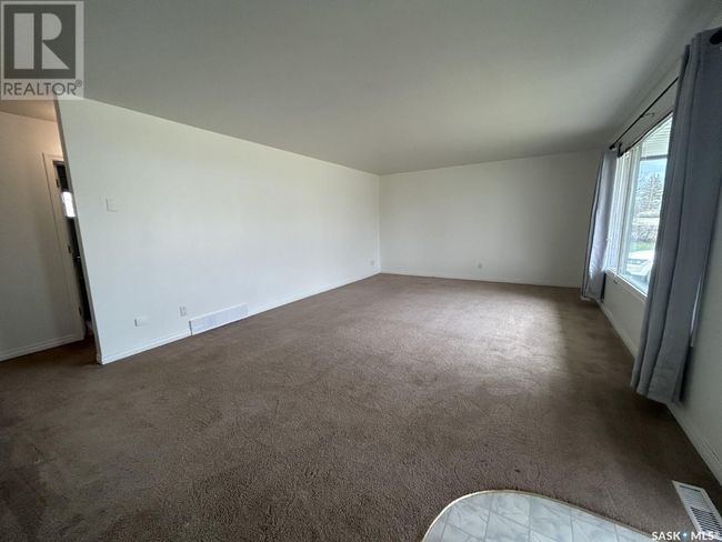142 3rd St W, House other with 5 bedrooms, 2 bathrooms and null parking in Coronach SK | Image 4