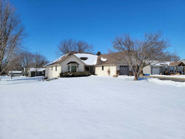 215 Girgen Dr Vermillion - Front 4.jpg | Image 44
