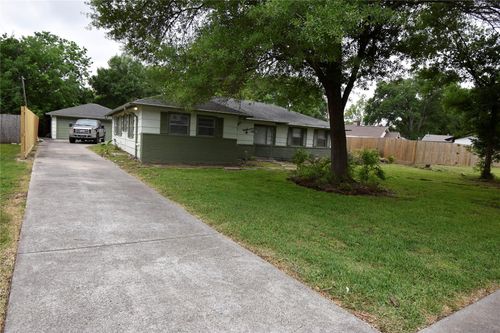 1706 Oaks Dr, Pasadena, TX, 77502-1812 | Card Image