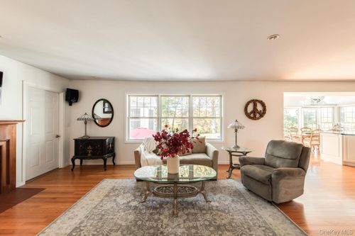 5 Point Place, Hyde Park, NY, 12538 | Card Image