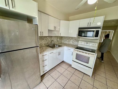 a-606 Sw 8th St, Hallandale Beach, FL, 33009-6931 | Card Image