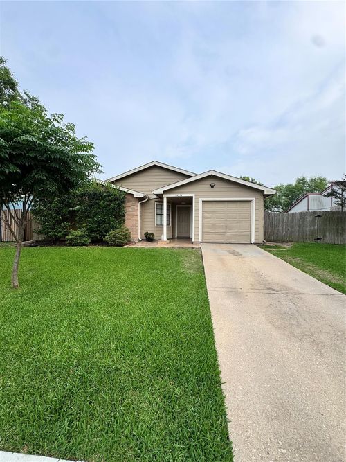 14214 Dartwood Dr, Houston, TX, 77049-3622 | Card Image
