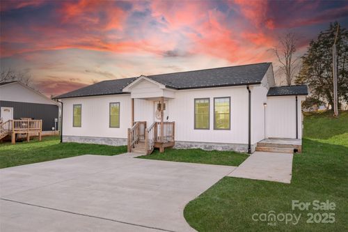 177 Duke St, Granite Falls, NC, 28630-1800 | Card Image