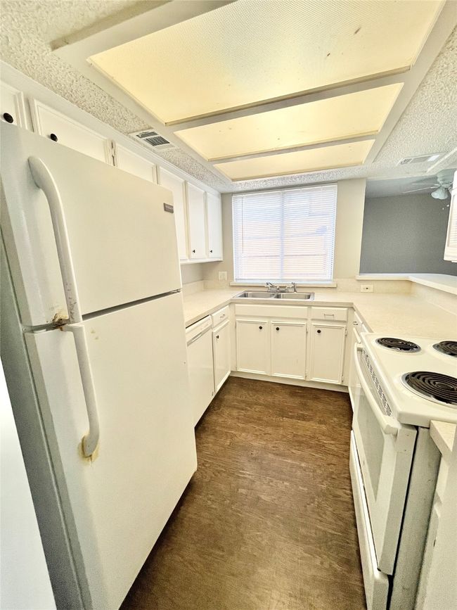 2641 Isbella Dr, Home with 3 bedrooms, 2 bathrooms and null parking in Grand Prairie TX | Image 5
