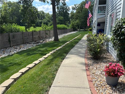 38-4009 S Crysler Ave, Independence, MO, 64055-4401 | Card Image