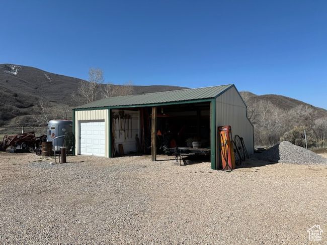 Detached garage with a mountain view | Image 7