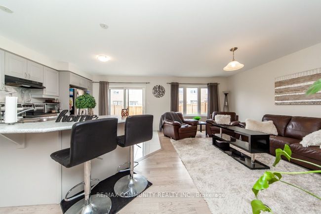 6 Westfield Dr, House attached with 3 bedrooms, 3 bathrooms and 1 parking in Whitby ON | Image 10