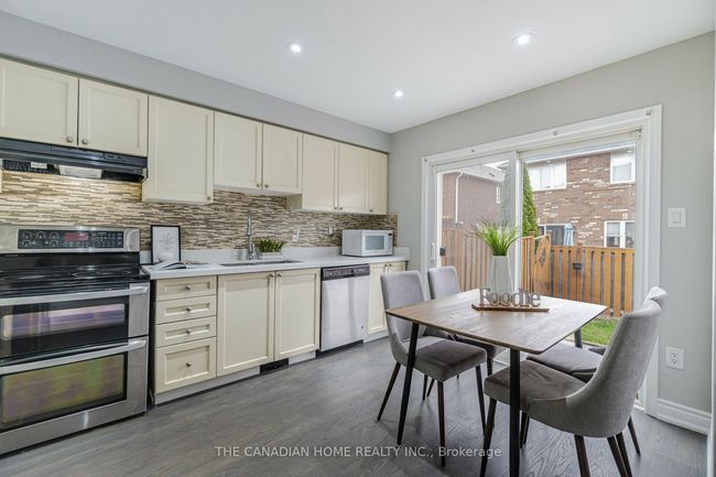 920 Mctrach Cres, House attached with 3 bedrooms, 3 bathrooms and 1 parking in Milton ON | Image 14