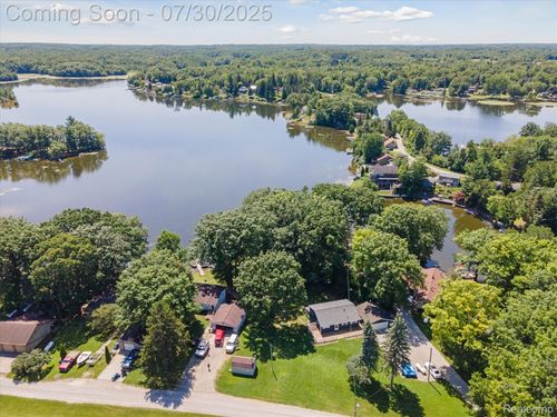 3135 Muntin Dr, Millington, MI, 48746-9050 | Card Image