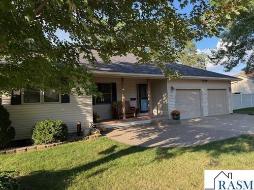 1205 Lloyd Ln, Saint Peter, MN, 56082-1125 | Card Image