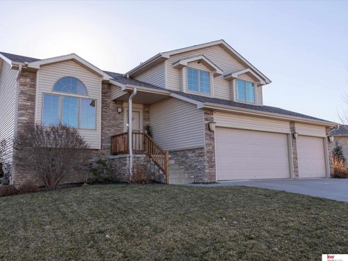 8701 Prairie Village Dr, Lincoln, NE, 68507-9425 | Card Image
