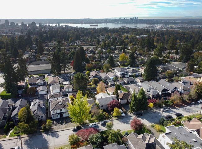 221 W 28th Street, House other with 4 bedrooms, 2 bathrooms and 3 parking in North Vancouver BC | Image 22